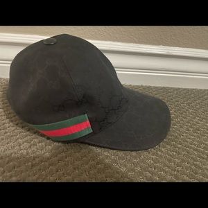 Black baseball cap